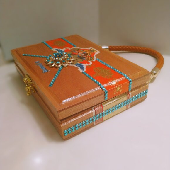 Suenos de Saundra Upcycled Collection, La Promese Cigar Box, Purse - Picture 3 of 12